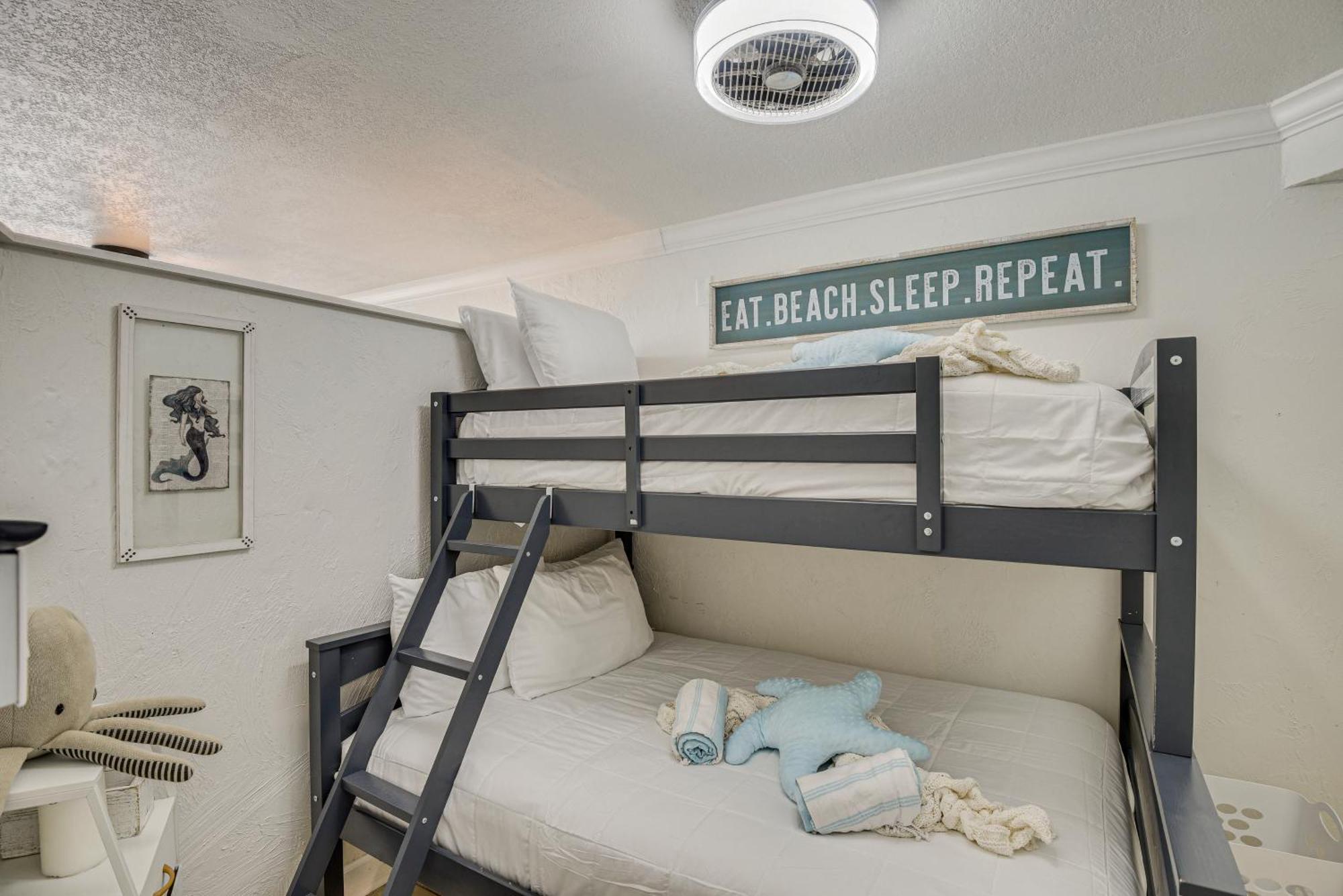 Apartment Top-floor With 2 Oceanfront Balconies! *