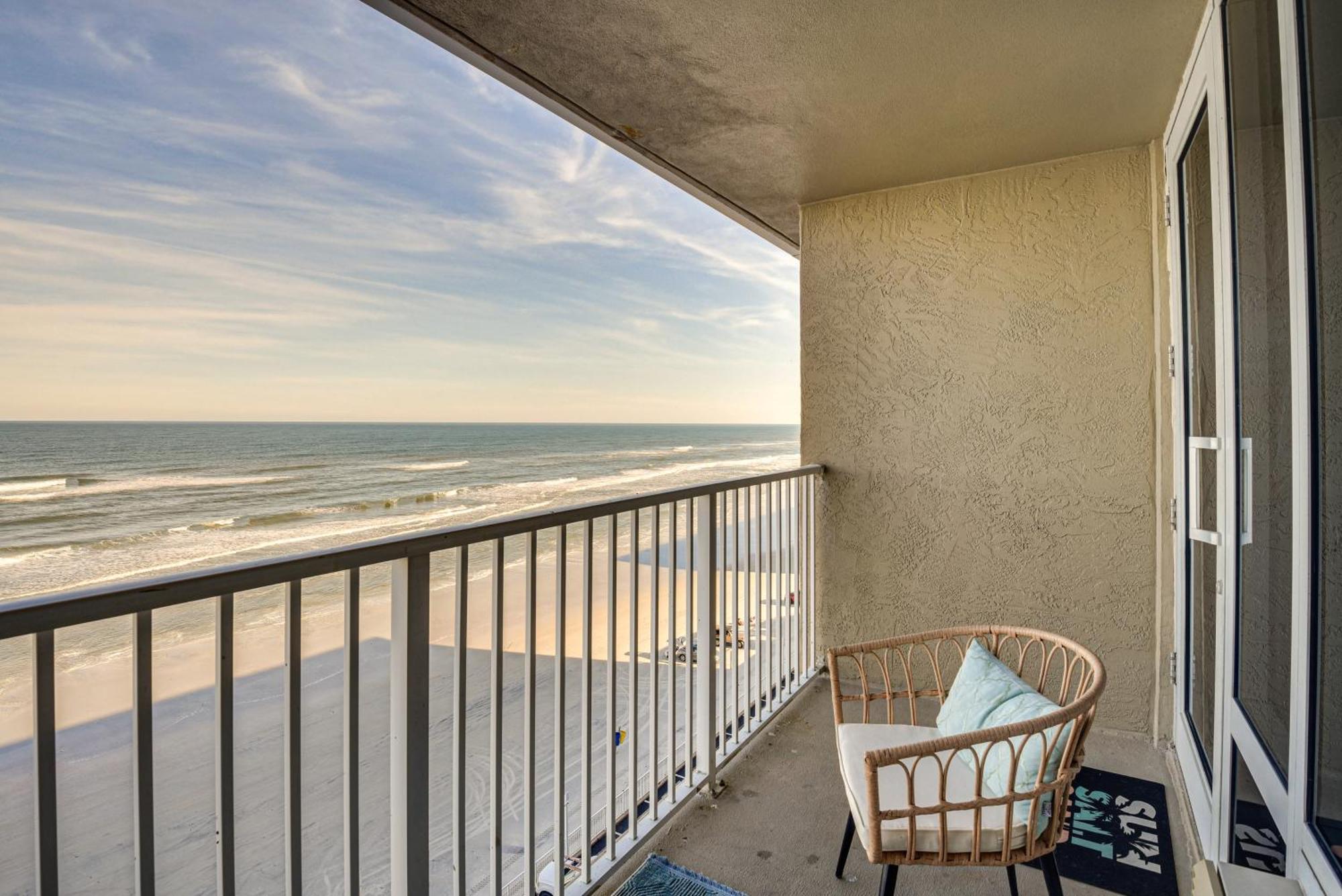 Top-floor With 2 Oceanfront Balconies! * Daytona Beach