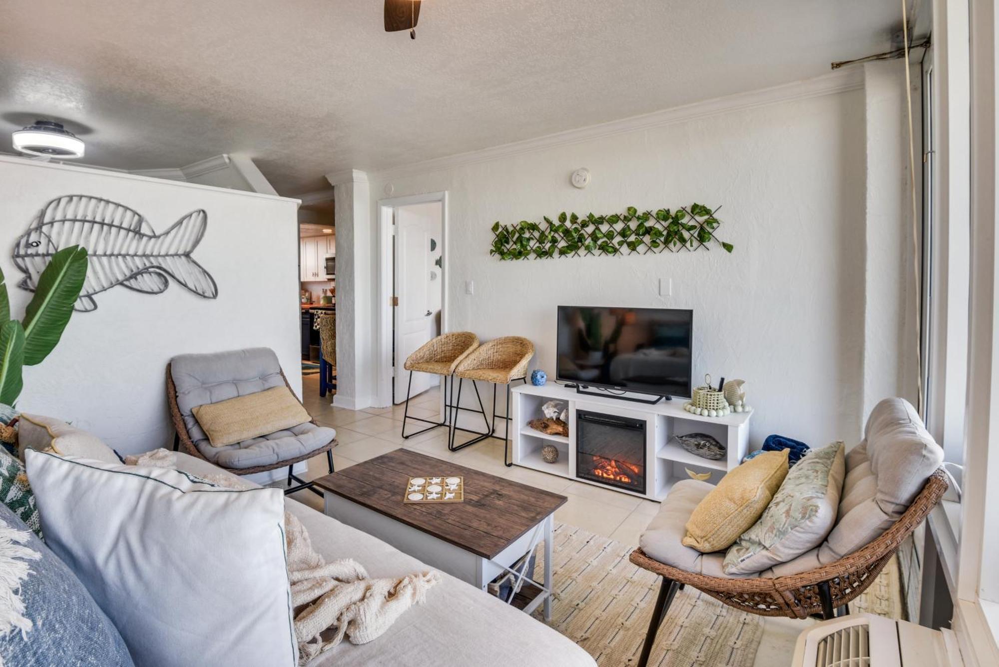 Apartment Top-floor With 2 Oceanfront Balconies! *