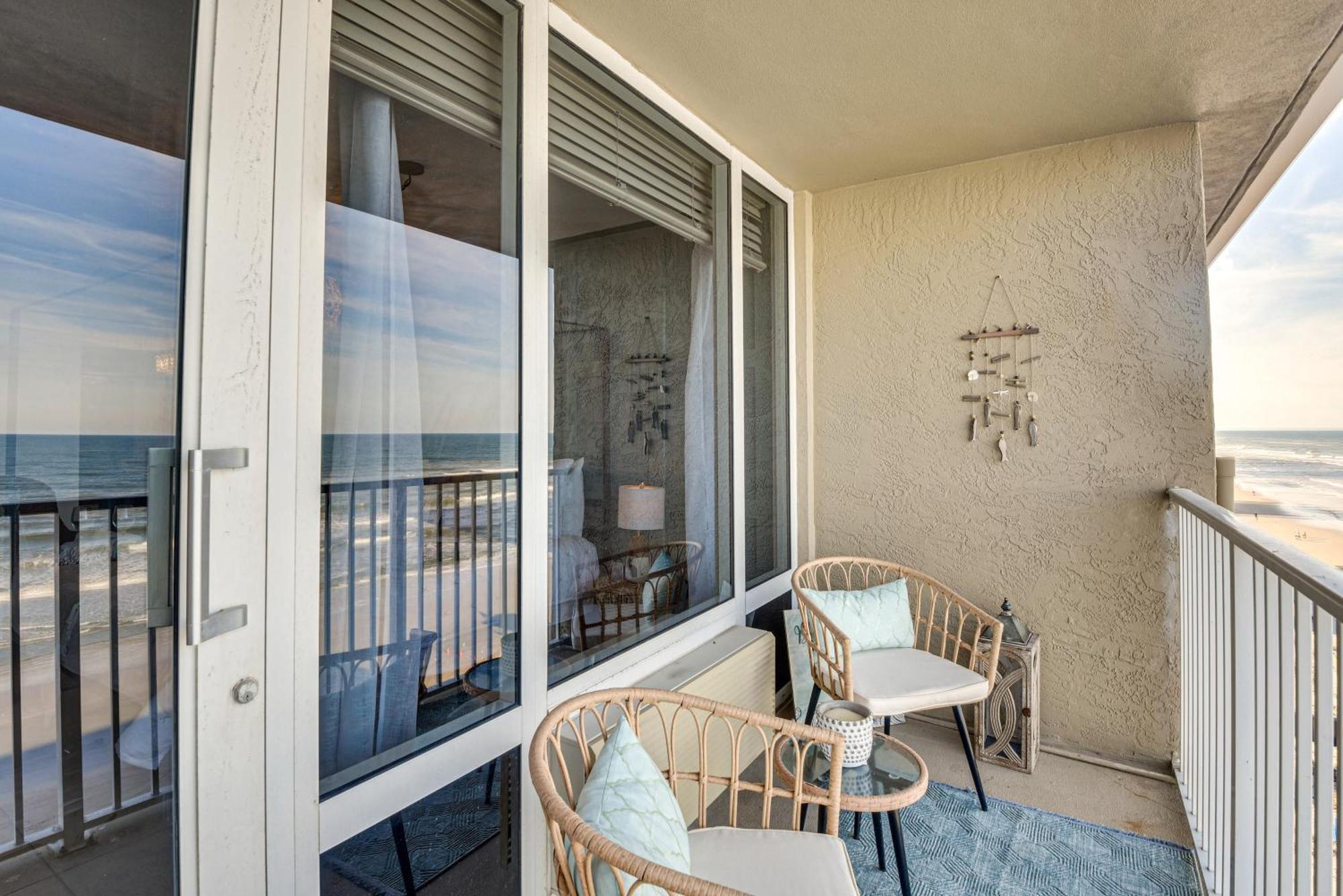 Top-floor With 2 Oceanfront Balconies!